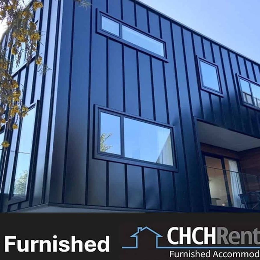 Stunning very spacious fully furnished city apartment with gorgeous river views! - Photo 1