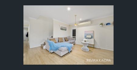 Exquisite Lakeside Living - Photo 3