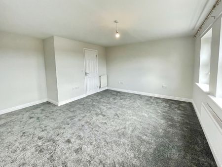 5 bedroom Detached House to let - Photo 2