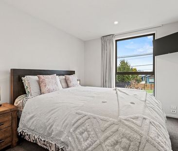 Modern one-bedroom townhouse in a great location! - Photo 4