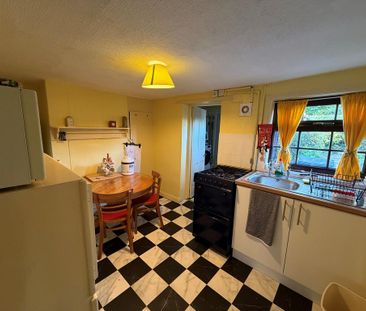 2 bedroom semi-detached house to rent - Photo 4