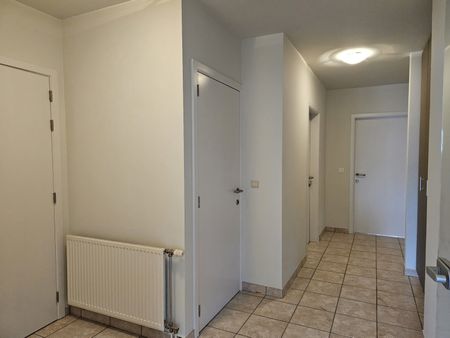 Appartement met 2 slaapkamers, terras en staanplaats - Photo 3