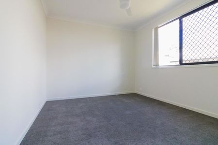 Lovely 3 Bedroom Home With 2 Air Conditoners and Security Screens Throughout - Photo 5