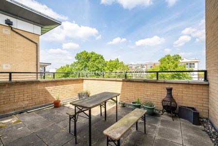 Sparkes Close, Bromley BR2 - Photo 2