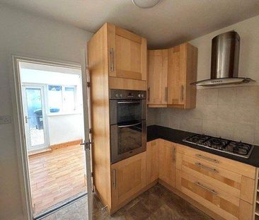 3 bedroom end of terrace house to rent - Photo 1