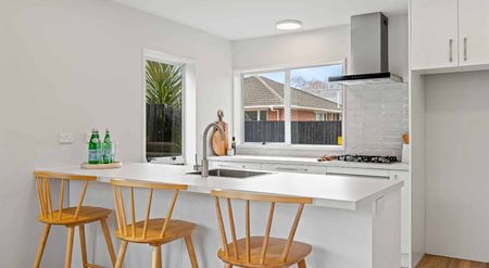 Beautifully Renovated Family Home - Photo 4