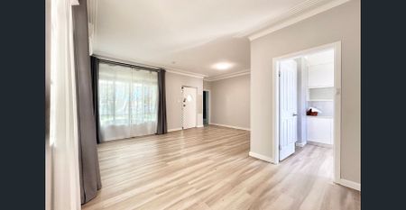 Beautifully presented family home set in prime location, offering both comfort and convenience - Photo 2