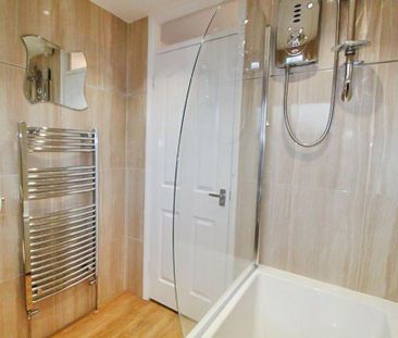 3 bedroom end of terrace house to rent - Photo 4