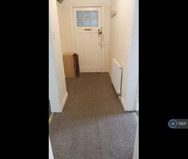 3 bedroom flat to rent - Photo 6