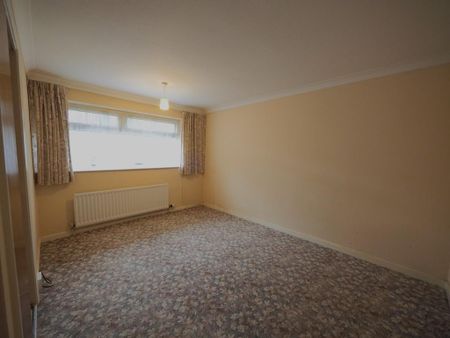 2 bedroom semi-detached bungalow to rent - Photo 3