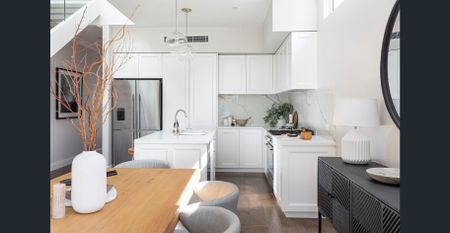 Duplex with High-End Finishes - Photo 5