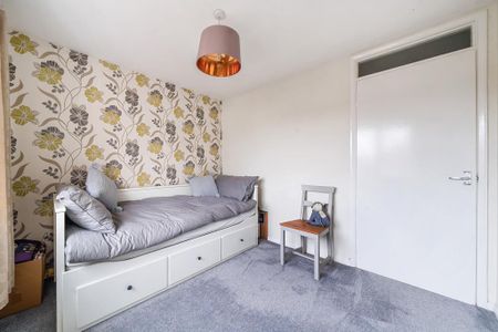 2 bedroom end of terrace house to rent - Photo 2