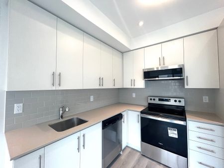 For Lease - 3405 Ridgeway Drive Unit# 18, Mississauga, Ontario - Photo 3