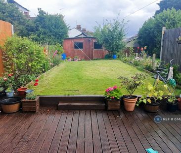 3 bedroom semi-detached house to rent - Photo 2