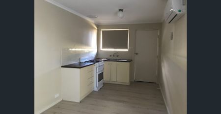 DELIGHTFUL 2 BEDROOM UNIT IN A QUIET GROUP! - Photo 2