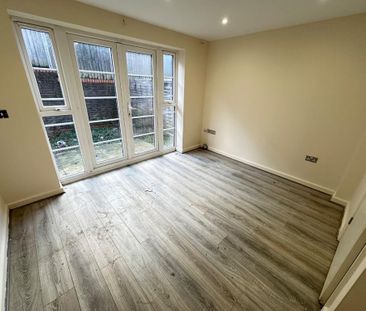 2 bedroom end of terrace house to rent - Photo 1