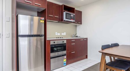 Spacious Victopia Apartment - Photo 3