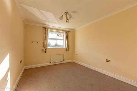 Wimborne Road East, Ferndown, BH22 - Photo 3