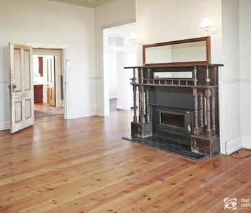 Character home on 1 acre! - Photo 2