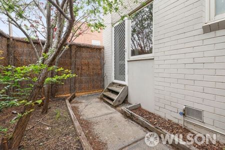 Ground floor one bedroom with courtyard - Photo 4