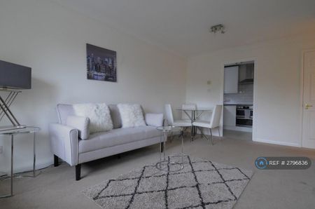2 bedroom flat to rent - Photo 2