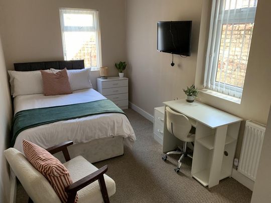 1 bedroom in a house share to rent - Photo 1