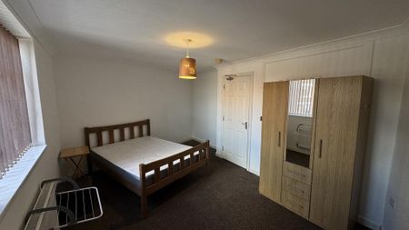 1 bedroom in a house share to rent - Photo 3