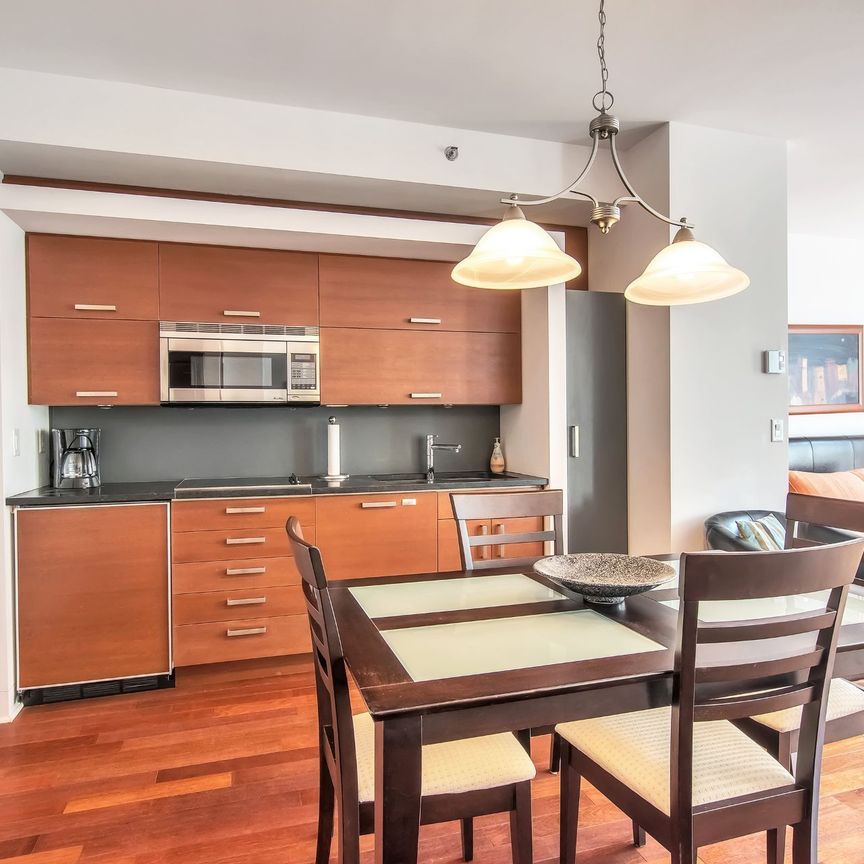 Condo for rent, Montréal (Ville-Marie) - Photo 1