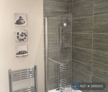 1 bedroom in a flat share to rent - Photo 5