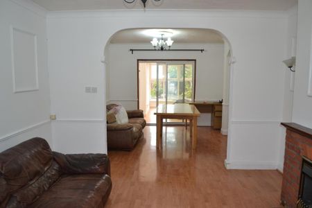 3 bedroom end of terrace house to rent - Photo 3