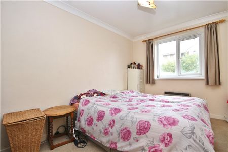 Romana Court, Sidney Road, Staines-upon-Thames, Surrey, TW18 4QJ - Photo 3