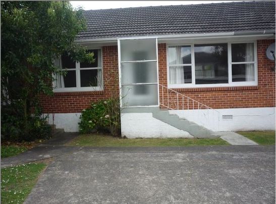 TAKAPUNA - 2 Bedroom Brick & Tile Unit - Photo 1