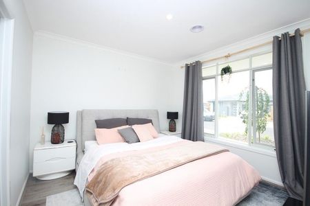 STYLISH HOME - Photo 3