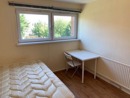 Belle Vue Estate - Photo 3