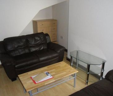 6 bedroom house to rent - Photo 2