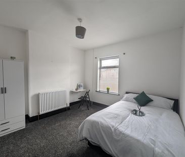 1 Beds - House share - - Photo 2