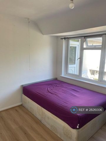 1 bedroom in a house share to rent - Photo 4
