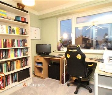 3 bedroom end of terrace house to rent - Photo 3