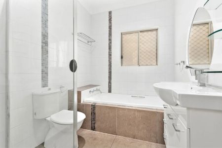 Private, Quite & Convenient Located Home - Photo 4