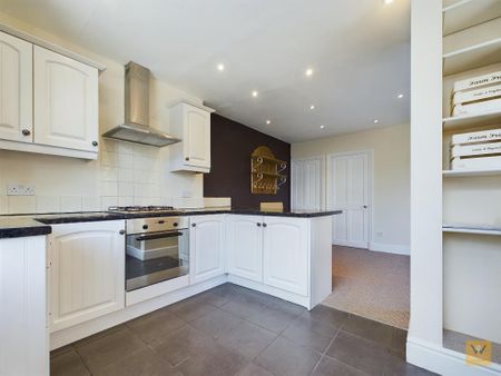 2 bedroom semi-detached house to rent - Photo 4