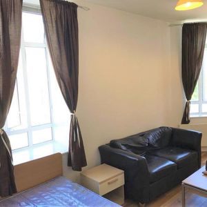 Studio to rent - Photo 2