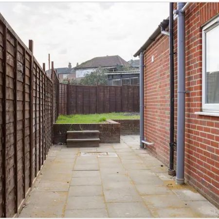 Room in a Shared House, Blackberry Terrace, SO14 - Photo 4
