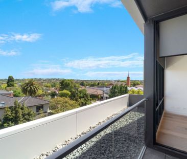 Modern One-Bedroom Apartment with Stunning Views in Balwyn North - Photo 6