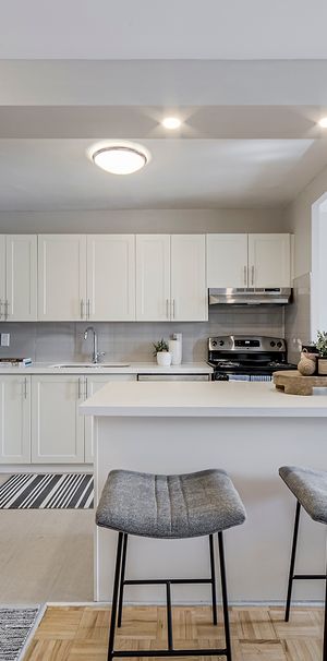 Parkway Forest Towers - Photo 2