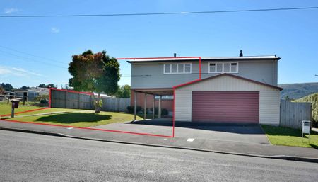 Sunny Three Bedroom Home. - Photo 3