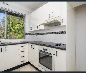 Stylish & Convenient Apartment Living! - Photo 3