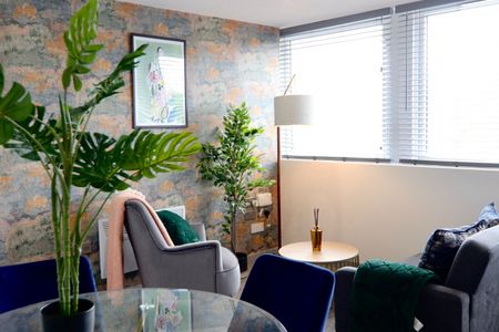 NEWLY REFURBISHED 1 BED APARTMENT - LEEDS - Photo 4