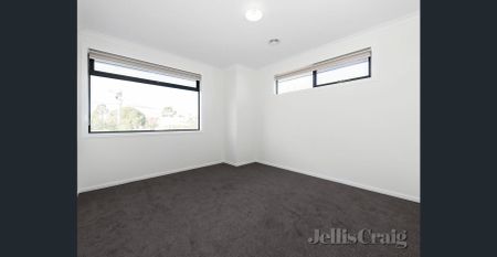 Stunning and spacious 4-bedroom home - Photo 4