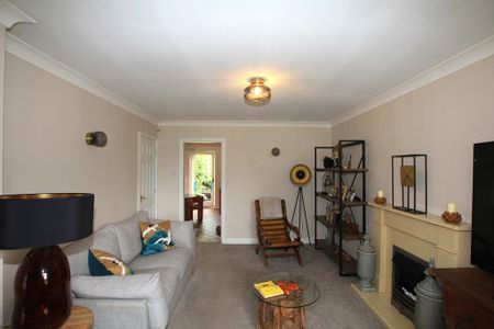 3 Bedroom Semi-Detached House, Chester - Photo 3