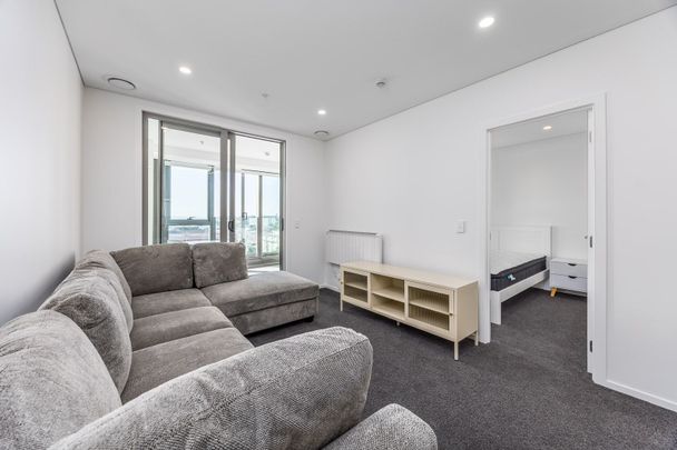 Modern One-Bedroom Apartment in Renovated City Building - Photo 1